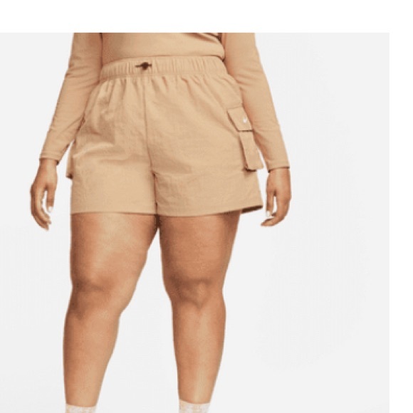 SHORTS NIKE SPORTSWEAR ESSENTIAL WOMEN'S WOVEN HIGH-RISE SHORTS - Picture 1 of 12